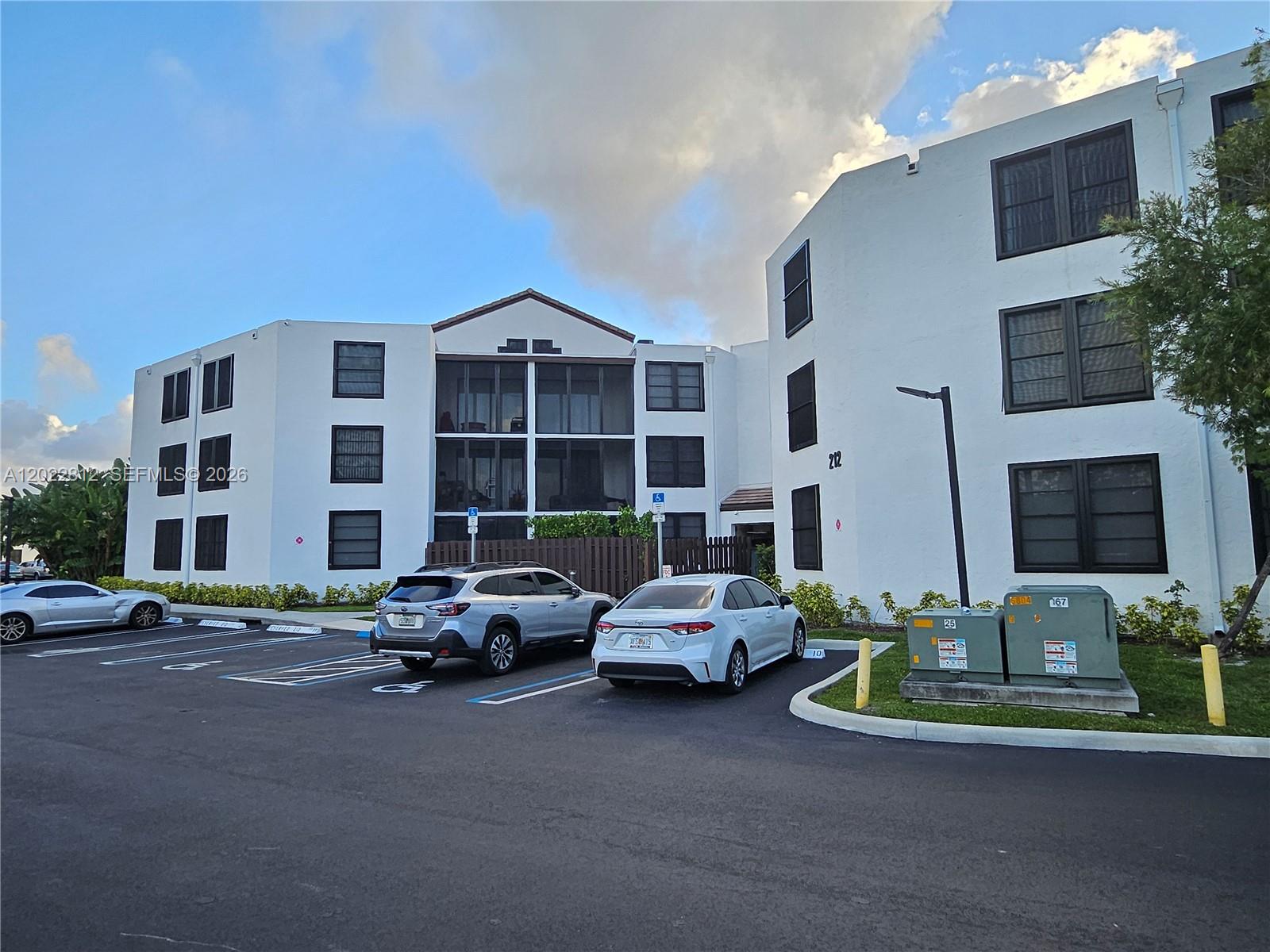 212 Lake Pointe Dr #113, Oakland Park FL 33309