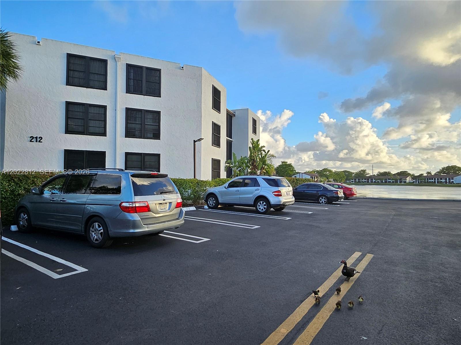 212 Lake Pointe Dr #113, Oakland Park FL 33309