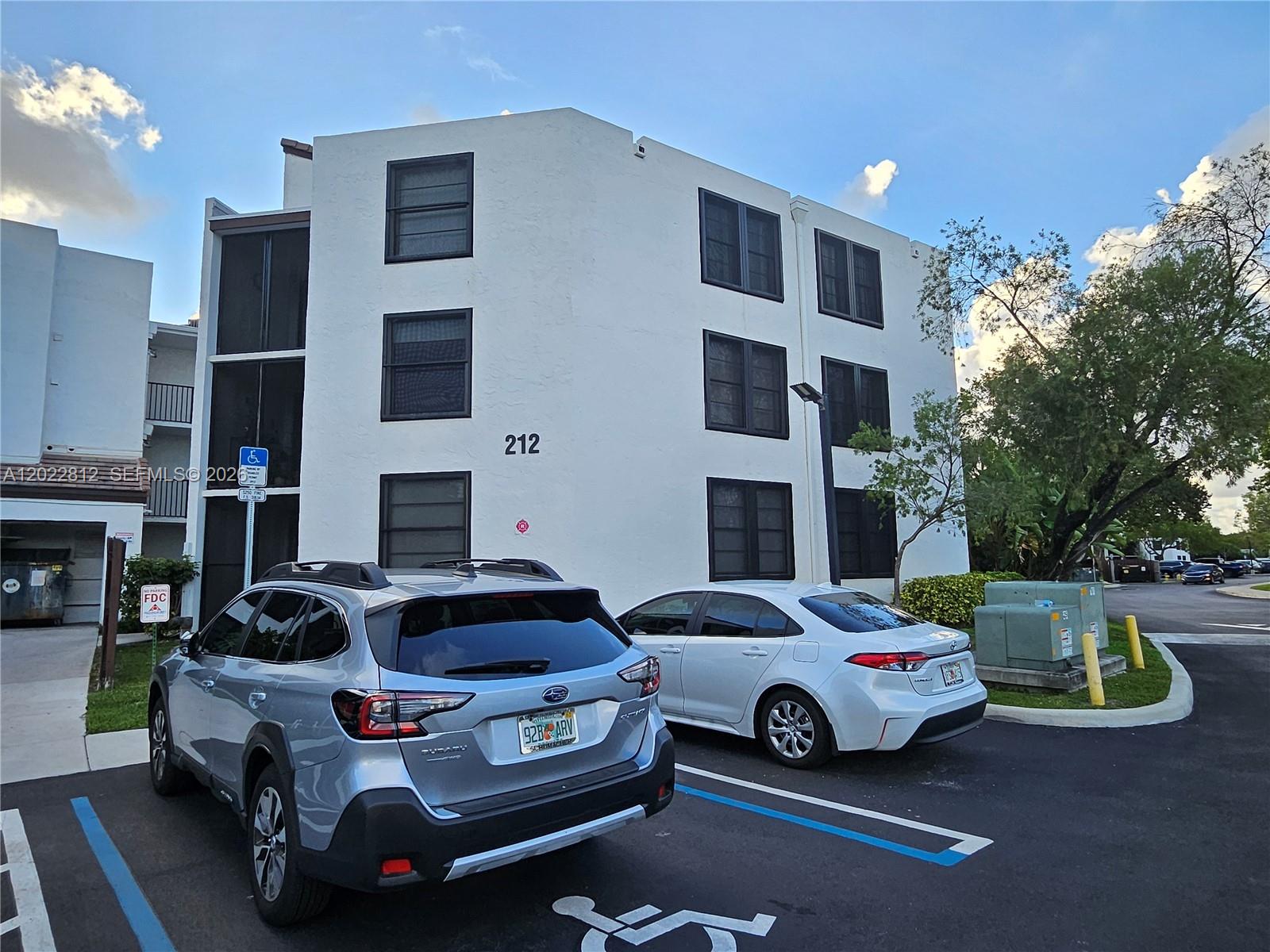 212 Lake Pointe Dr #113, Oakland Park FL 33309