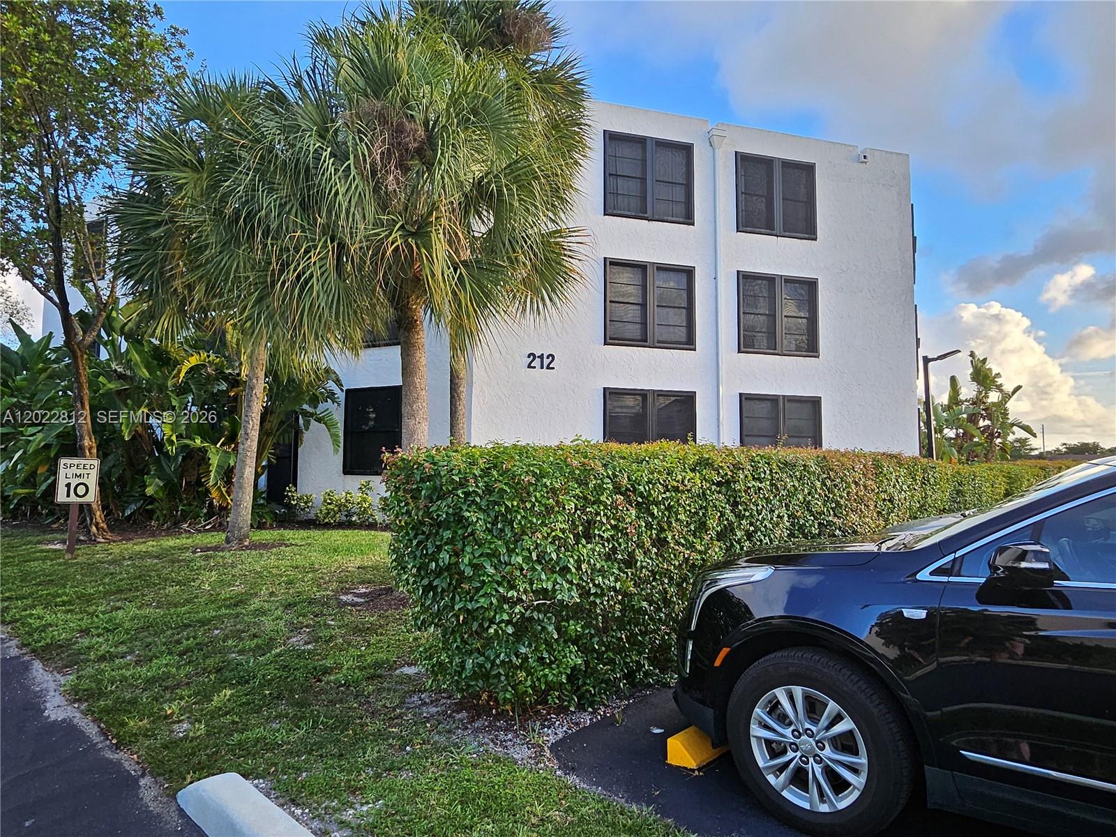 212 Lake Pointe Dr #113, Oakland Park FL 33309