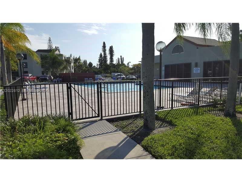 212 Lake Pointe Dr #113, Oakland Park FL 33309