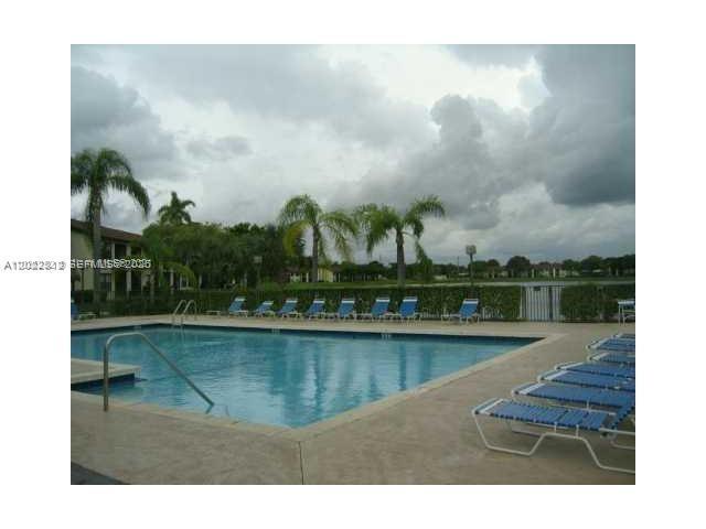 212 Lake Pointe Dr #113, Oakland Park FL 33309