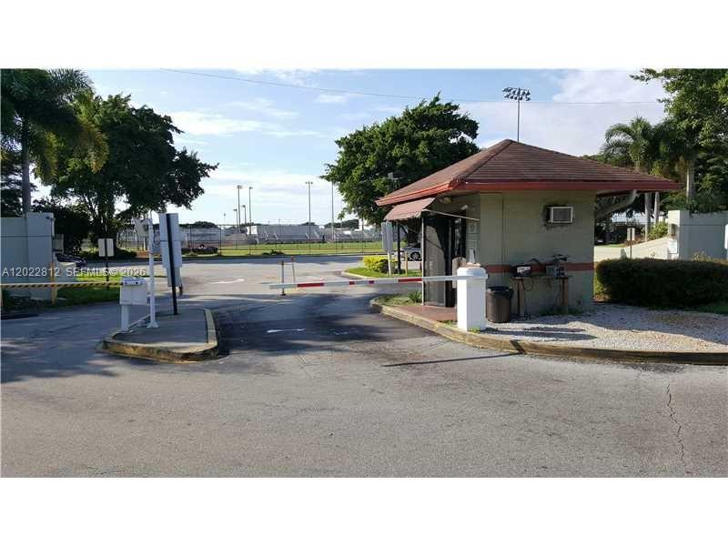 212 Lake Pointe Dr #113, Oakland Park FL 33309