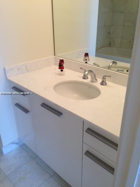 1060 Brickell Ave #2305, Miami FL 33131