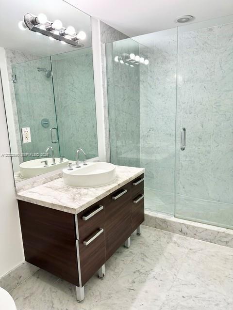 244 Biscayne Blvd #1805, Miami FL 33132