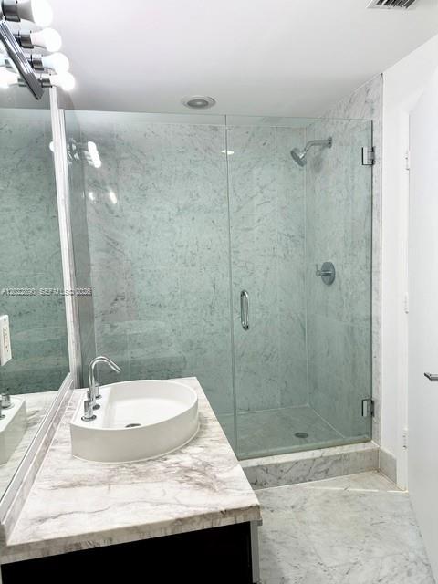 244 Biscayne Blvd #1805, Miami FL 33132