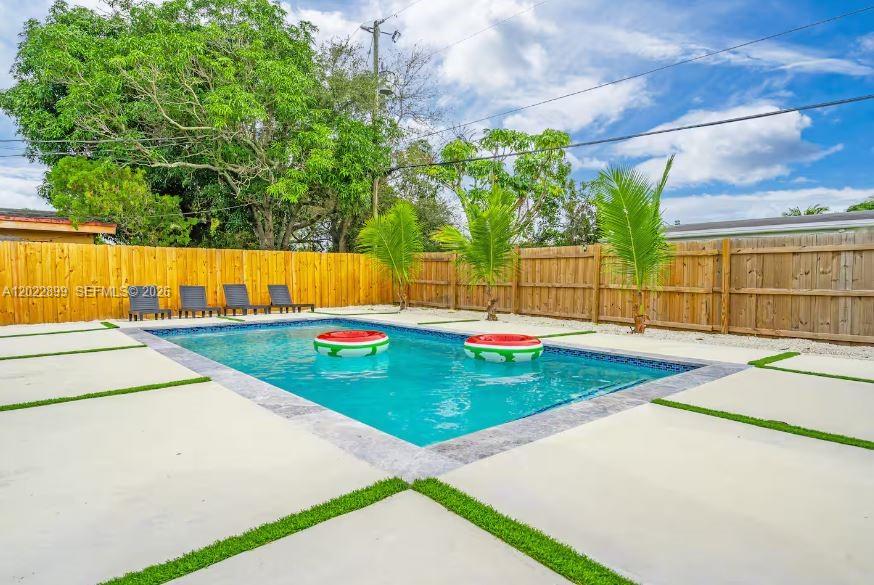 17621 NE 7th Ave, Miami FL 33162