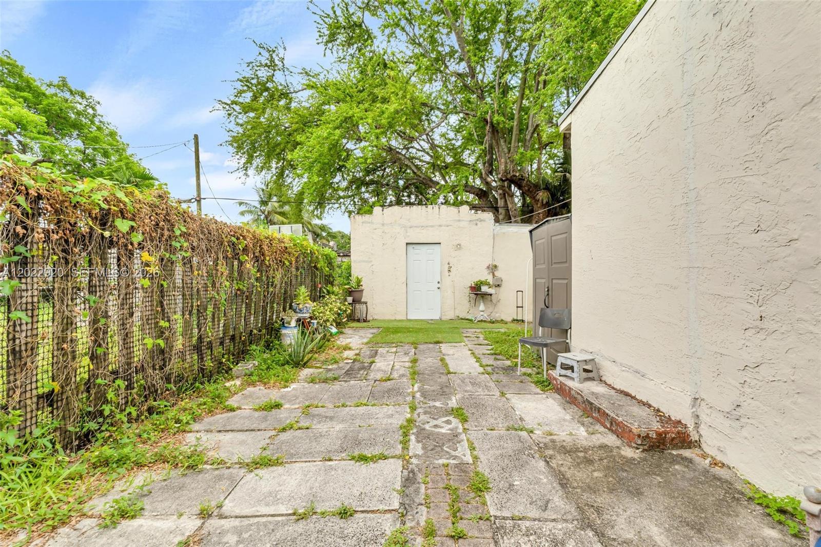 1122 NW 38th St, Miami FL 33127