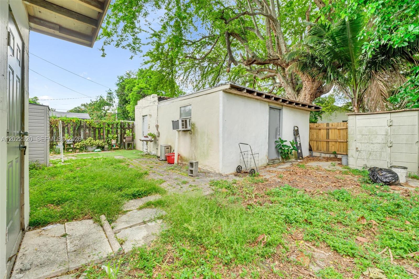 1122 NW 38th St, Miami FL 33127