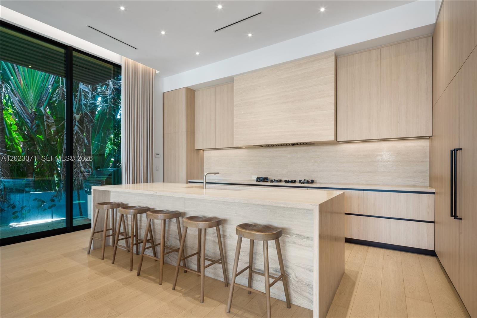 28 W Dilido Dr, Miami Beach FL 33139