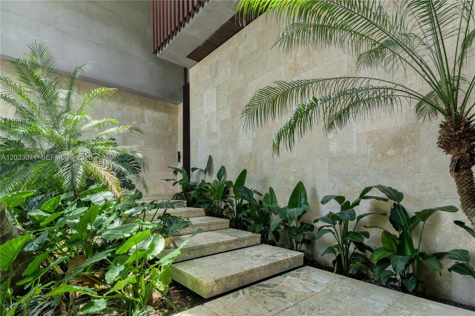 28 W Dilido Dr, Miami Beach FL 33139
