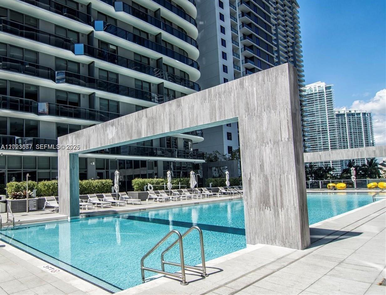 45 SW 9th St #3501, Miami FL 33130