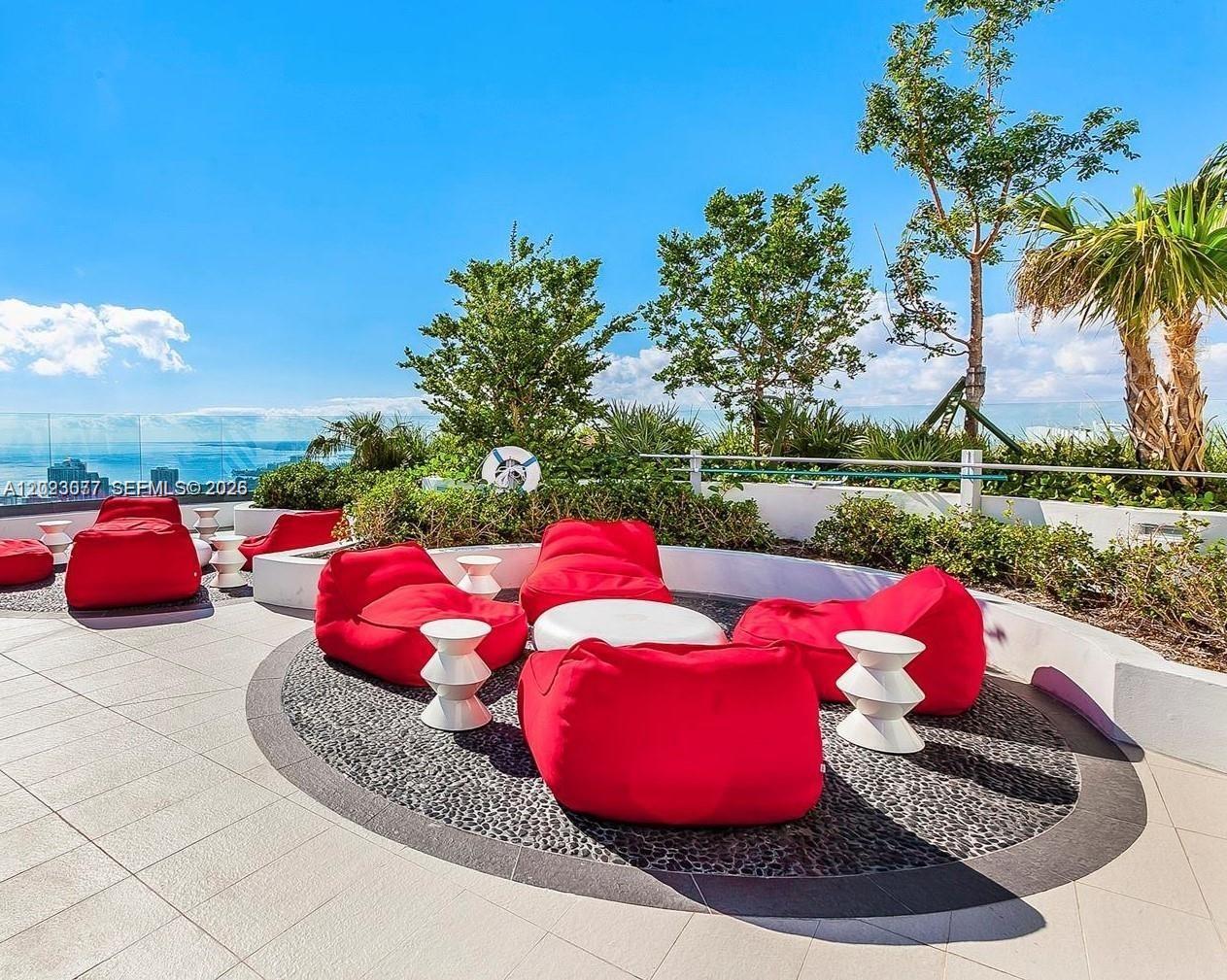45 SW 9th St #3501, Miami FL 33130