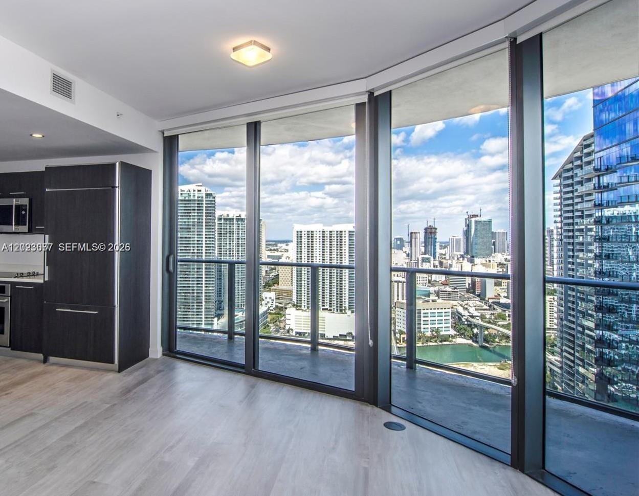 45 SW 9th St #3501, Miami FL 33130