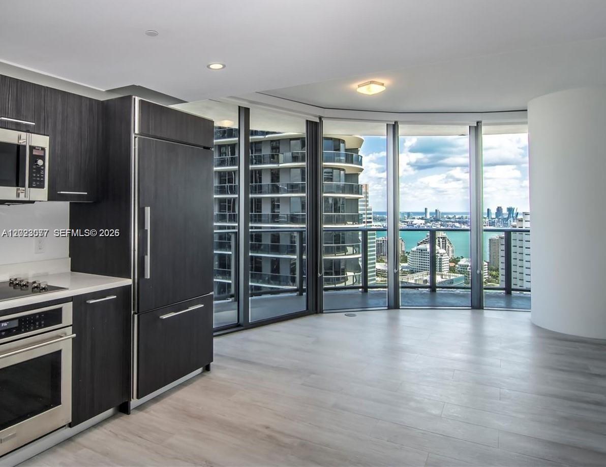 45 SW 9th St #3501, Miami FL 33130