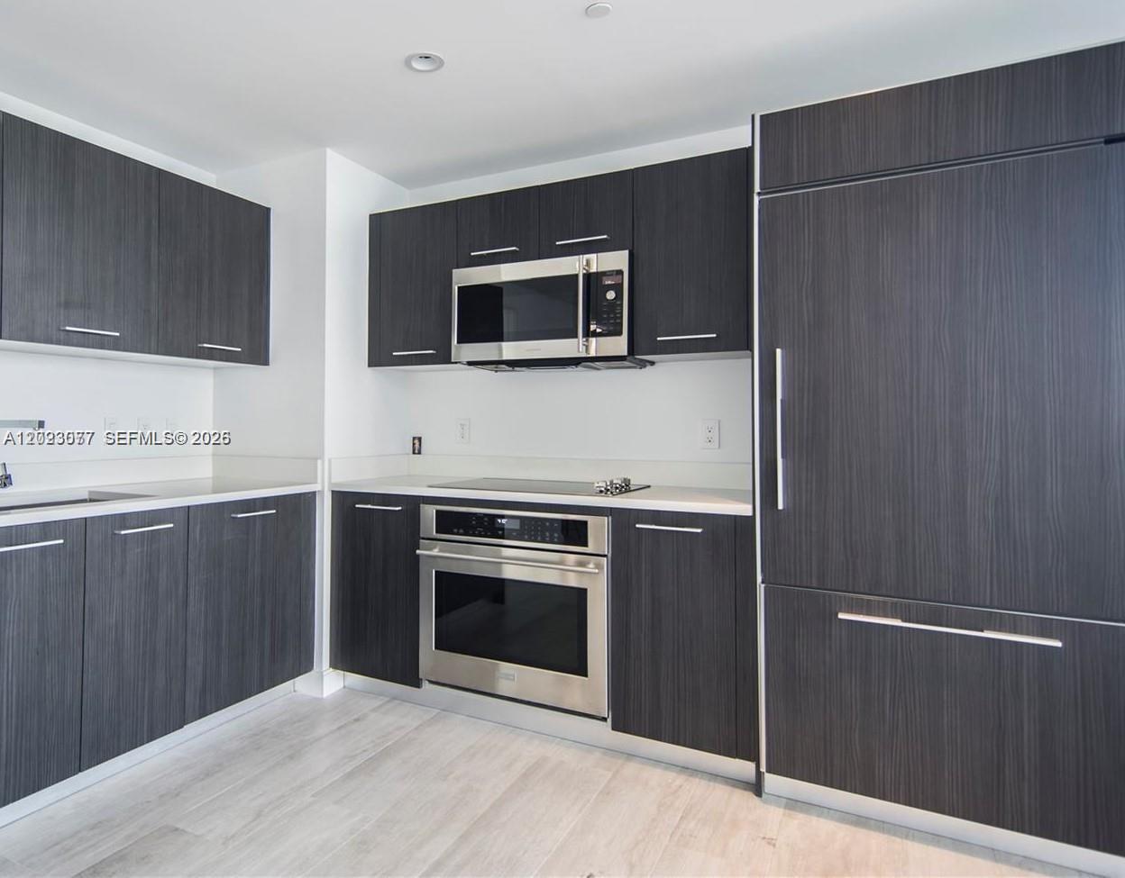 45 SW 9th St #3501, Miami FL 33130