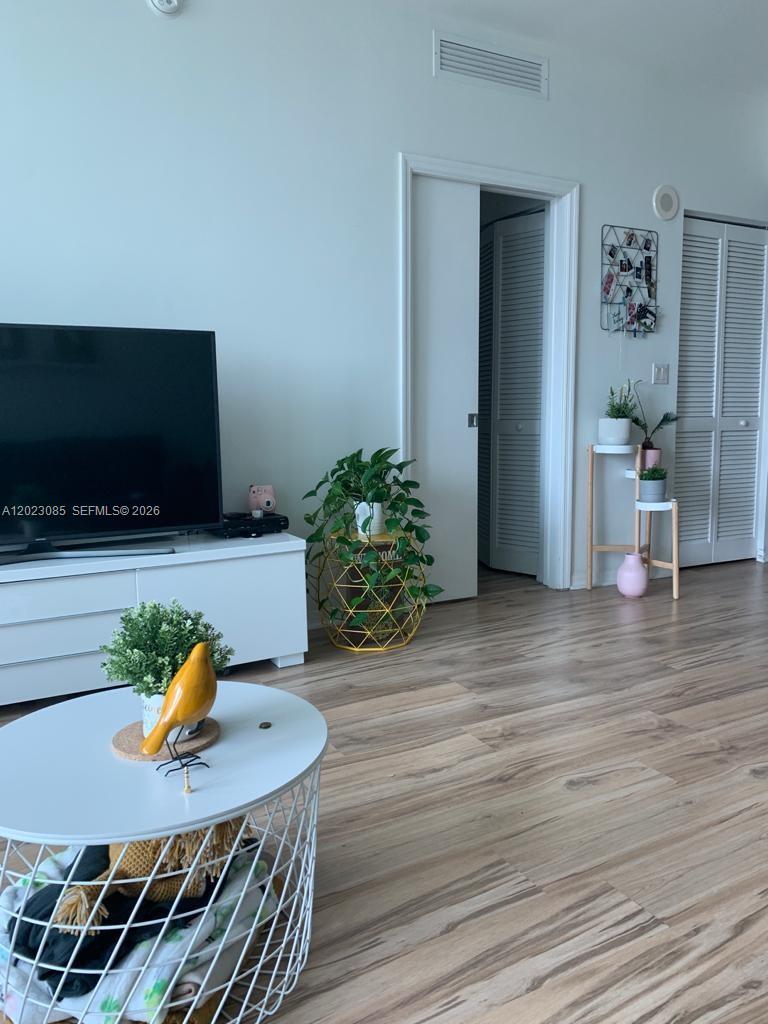951 Brickell Ave #1503, Miami FL 33131