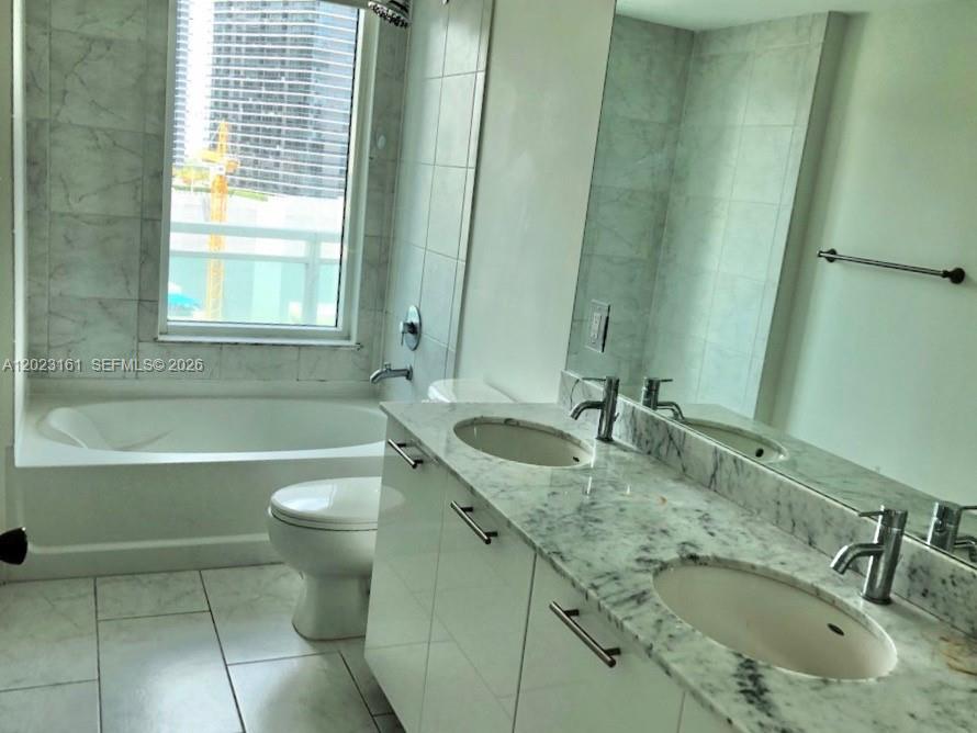 950 Brickell Bay Dr #1701, Miami FL 33131