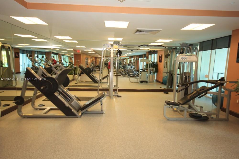 950 Brickell Bay Dr #1701, Miami FL 33131