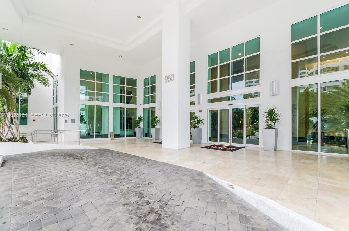950 Brickell Bay Dr #1701, Miami FL 33131