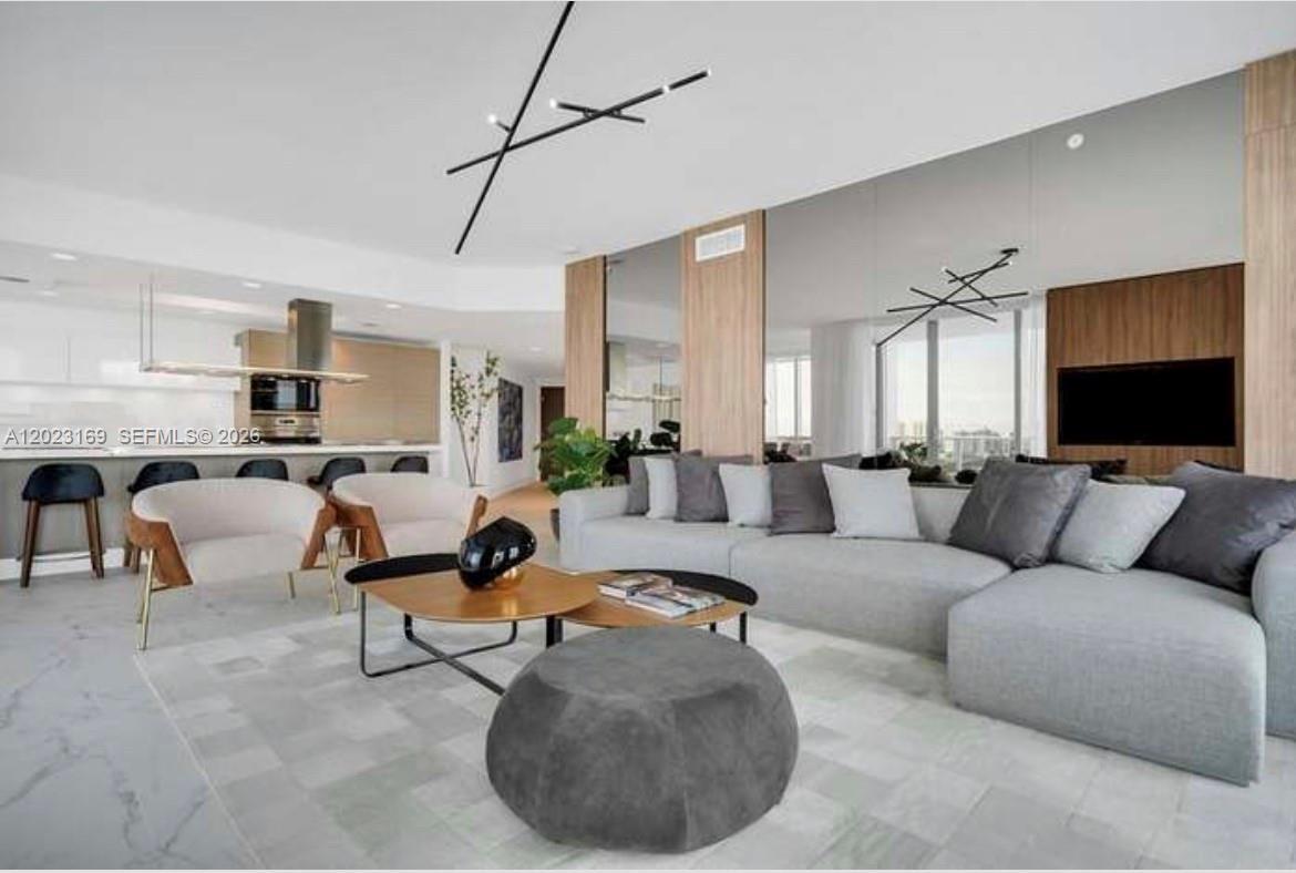 17111 Biscayne Blvd #2209, North Miami Beach FL 33160