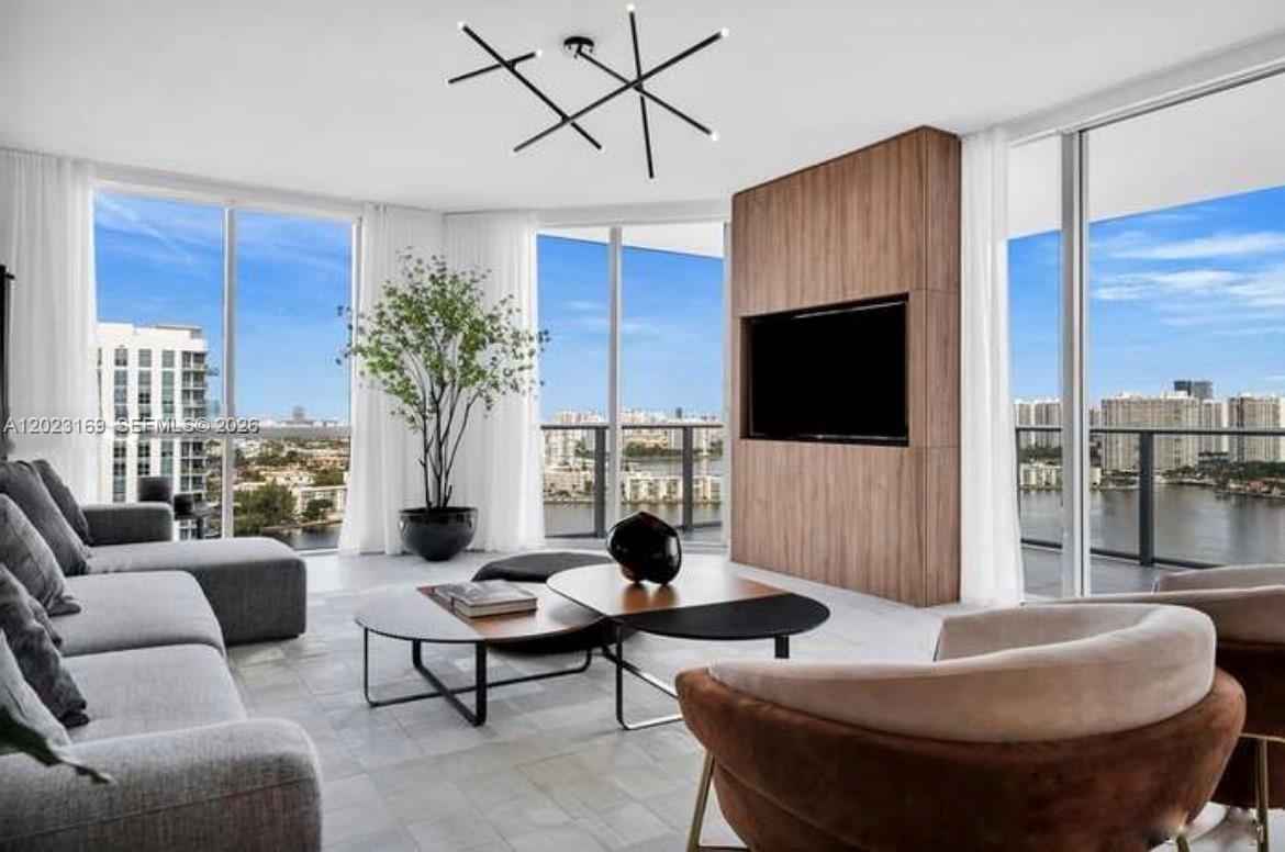 17111 Biscayne Blvd #2209, North Miami Beach FL 33160
