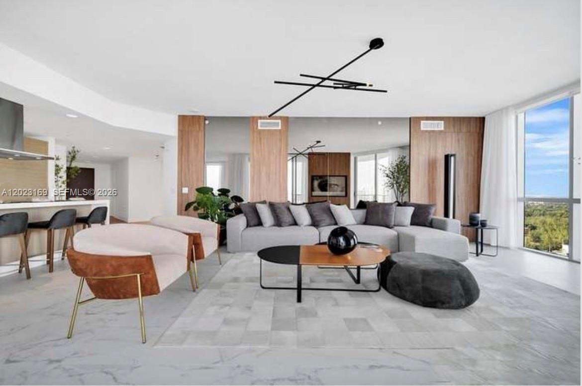 17111 Biscayne Blvd #2209, North Miami Beach FL 33160