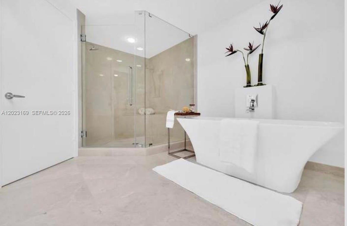 17111 Biscayne Blvd #2209, North Miami Beach FL 33160