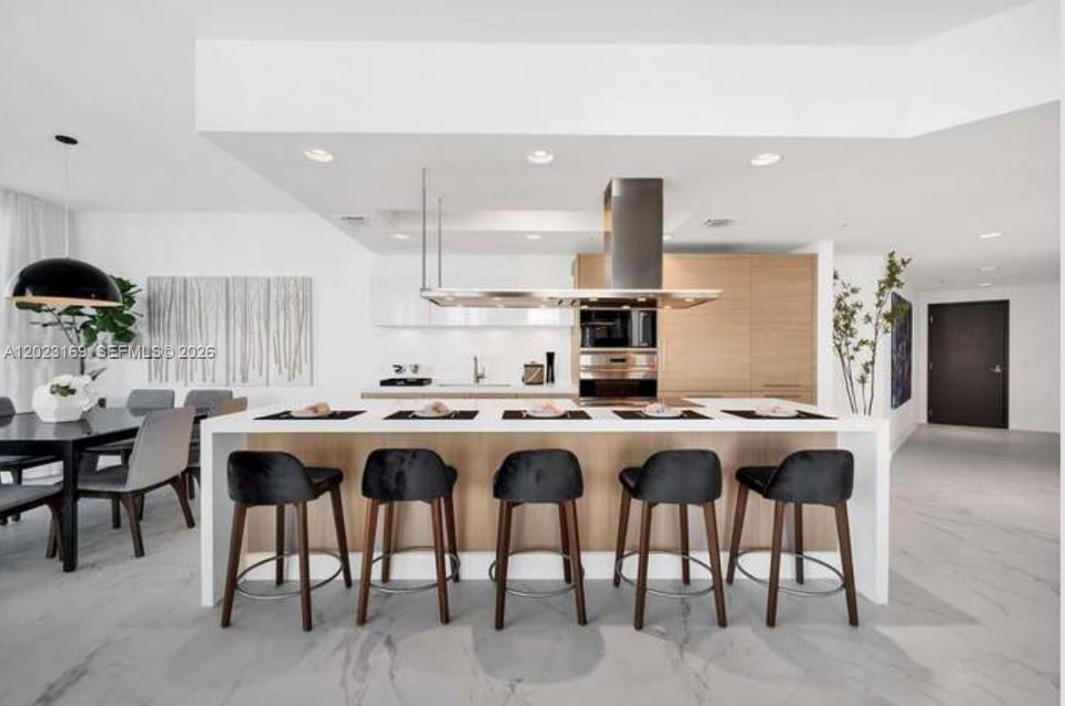 17111 Biscayne Blvd #2209, North Miami Beach FL 33160