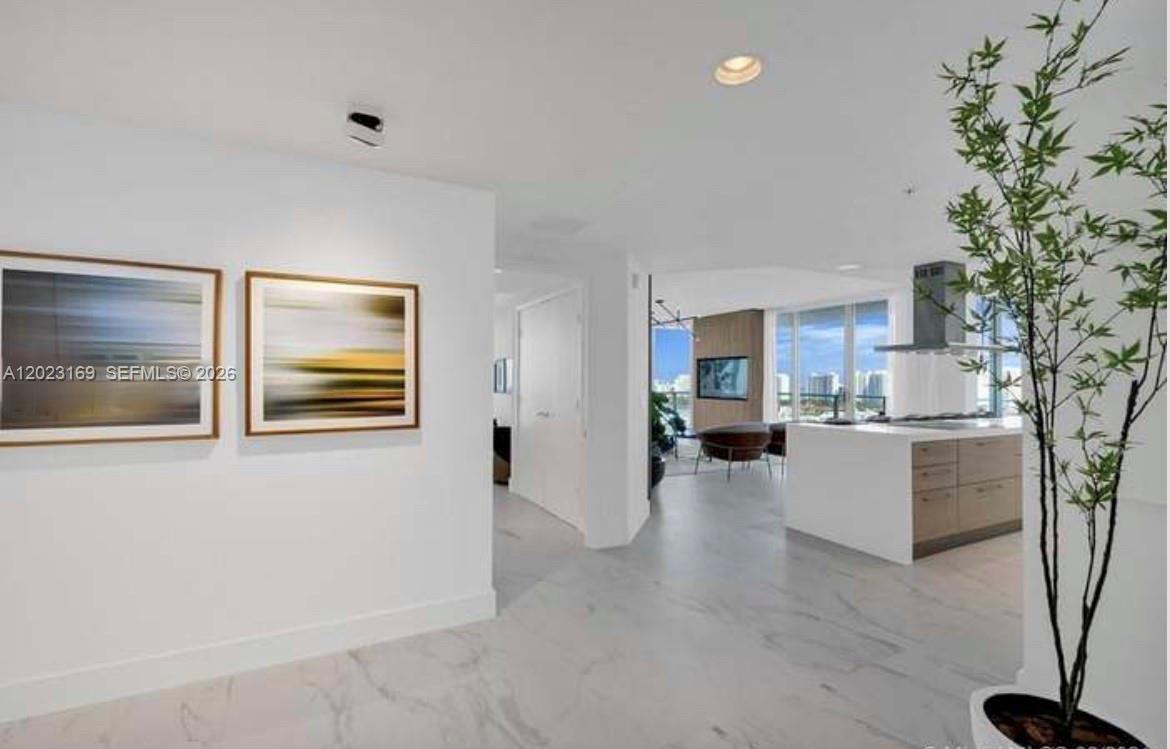 17111 Biscayne Blvd #2209, North Miami Beach FL 33160