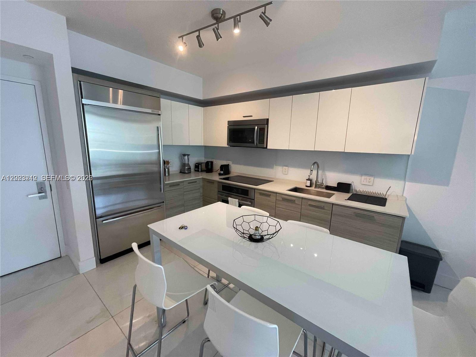 1300 Brickell Bay Dr #2304, Miami FL 33131
