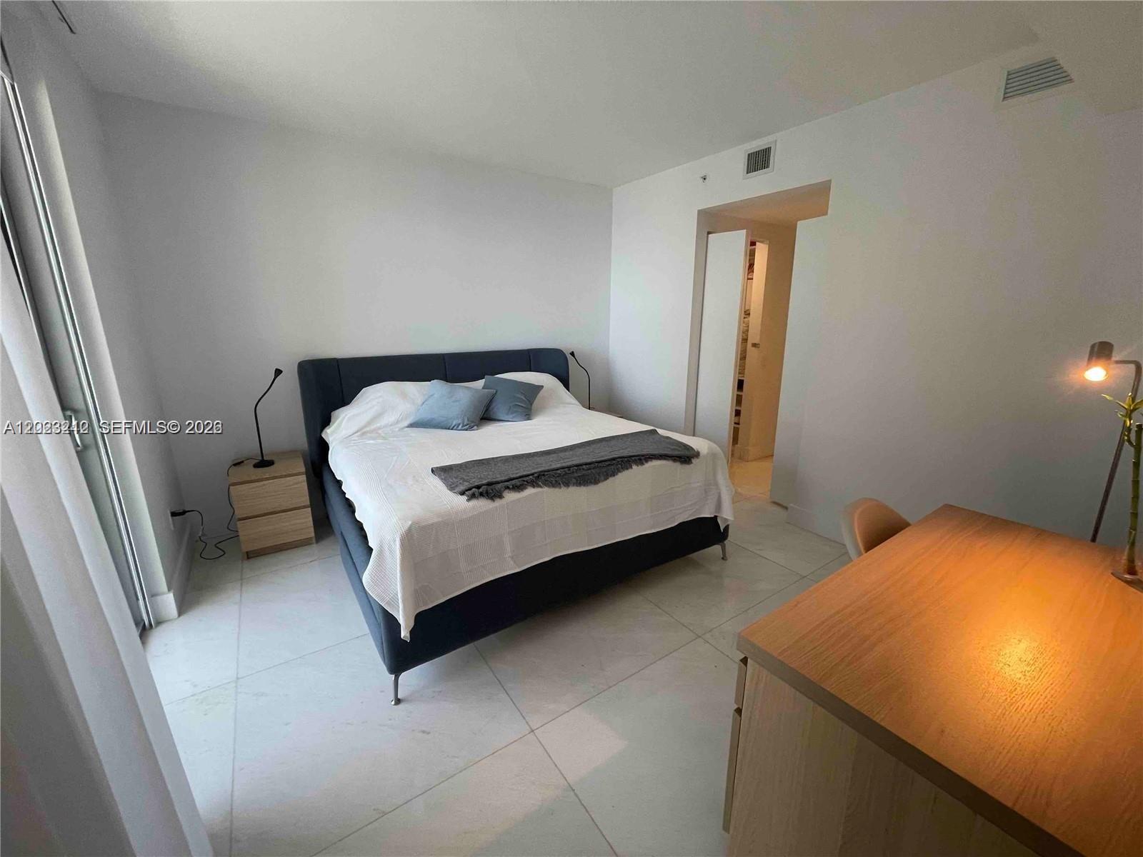 1300 Brickell Bay Dr #2304, Miami FL 33131