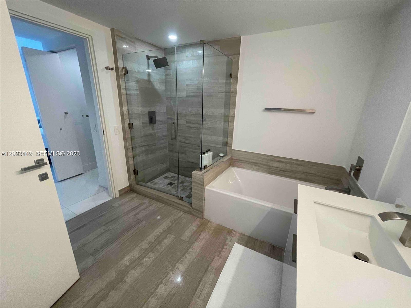 1300 Brickell Bay Dr #2304, Miami FL 33131