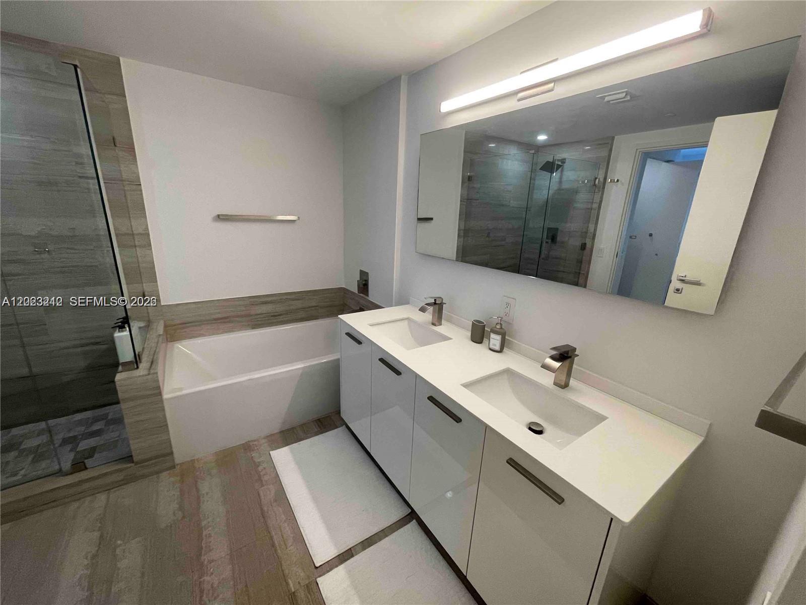 1300 Brickell Bay Dr #2304, Miami FL 33131