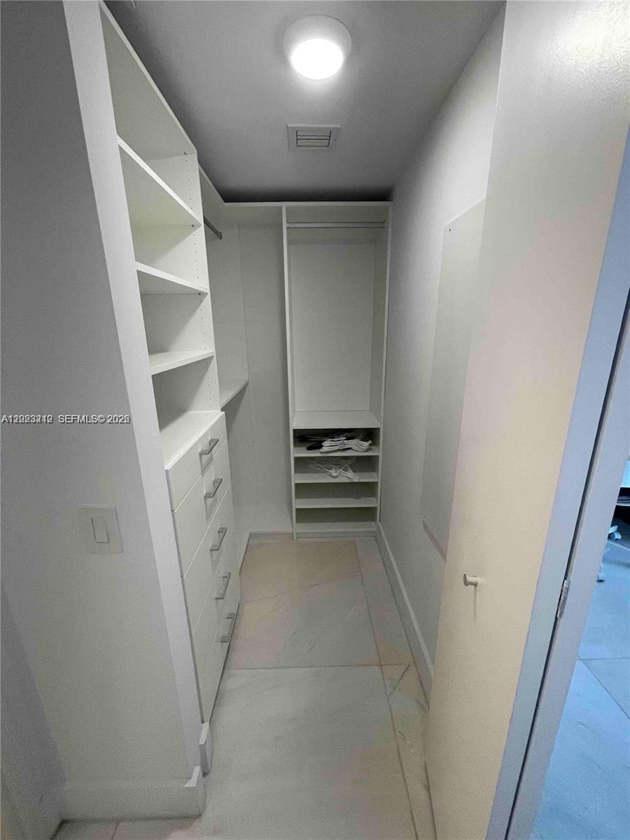 1300 Brickell Bay Dr #2304, Miami FL 33131