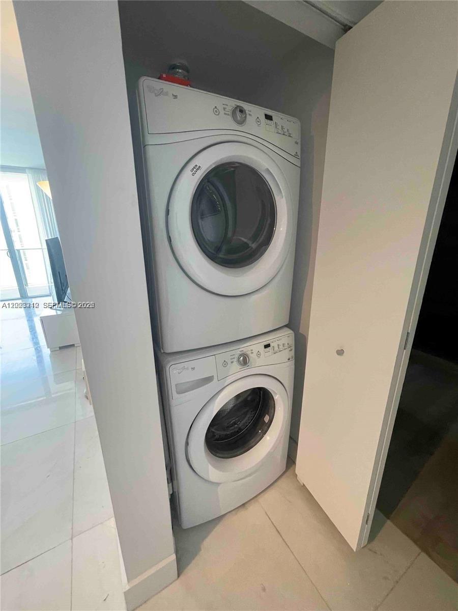 1300 Brickell Bay Dr #2304, Miami FL 33131