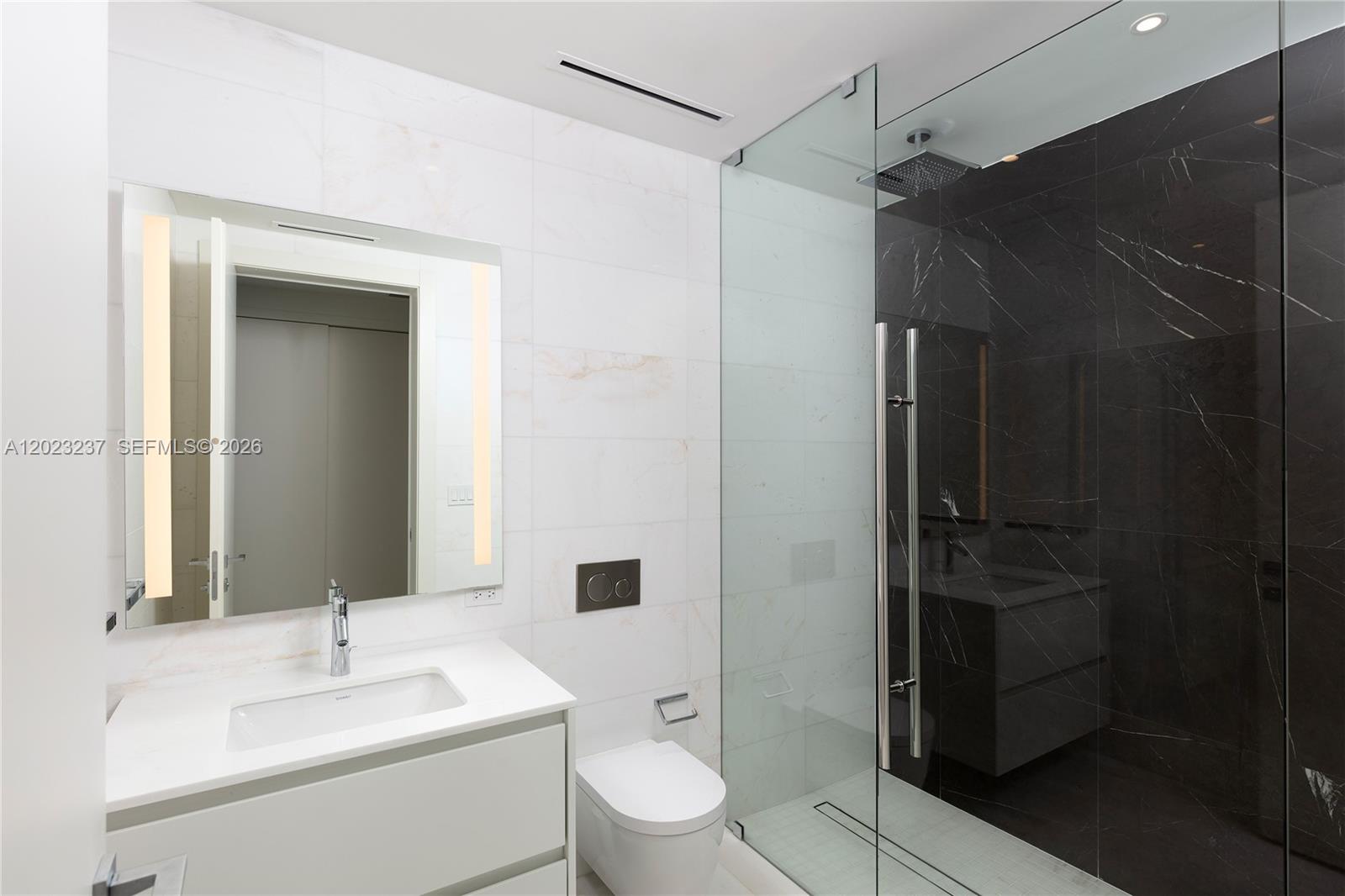 300 S Biscayne Blvd Way #2107, Miami FL 33131