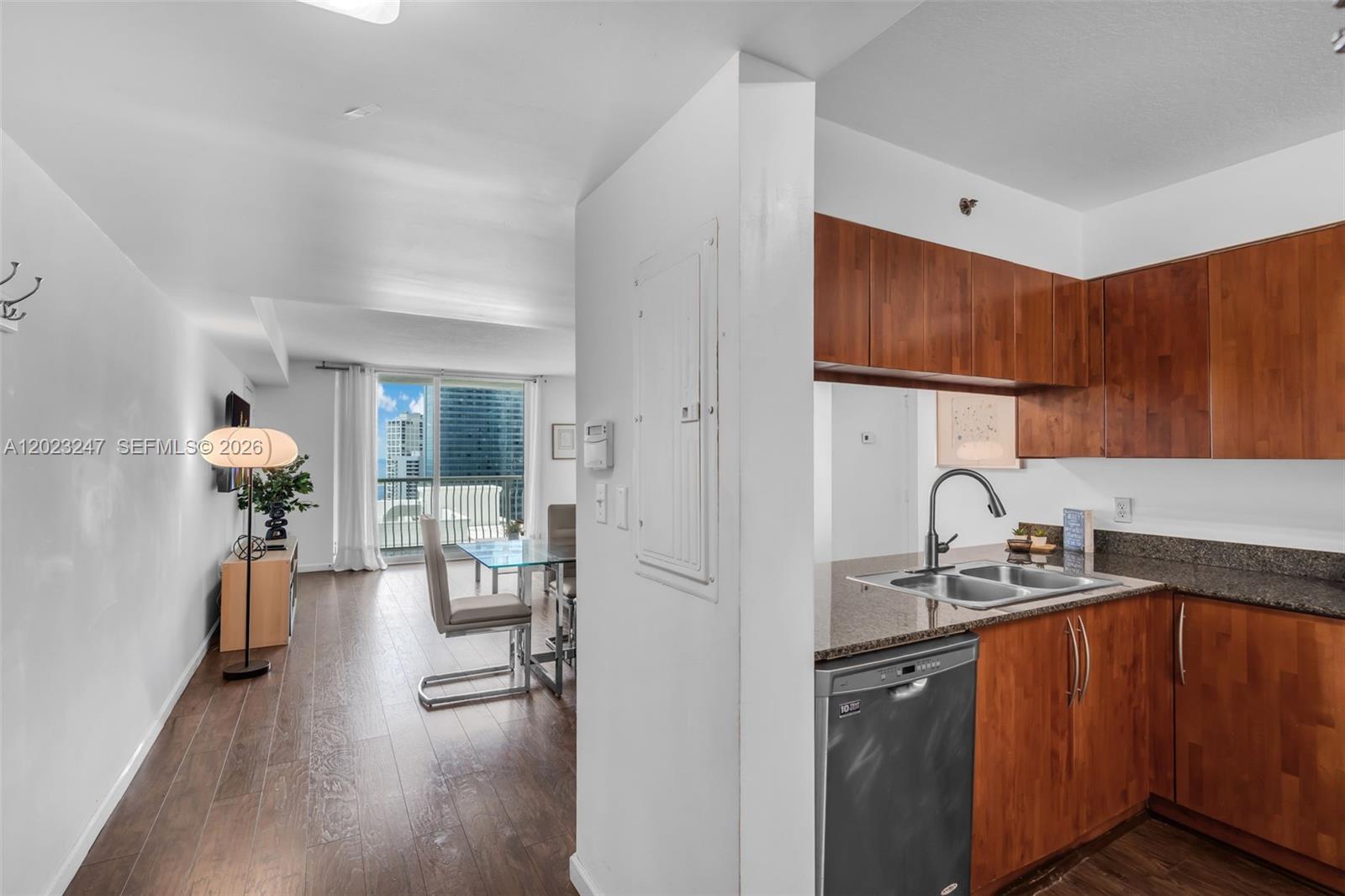 1200 Brickell Bay Dr #2915, Miami FL 33131