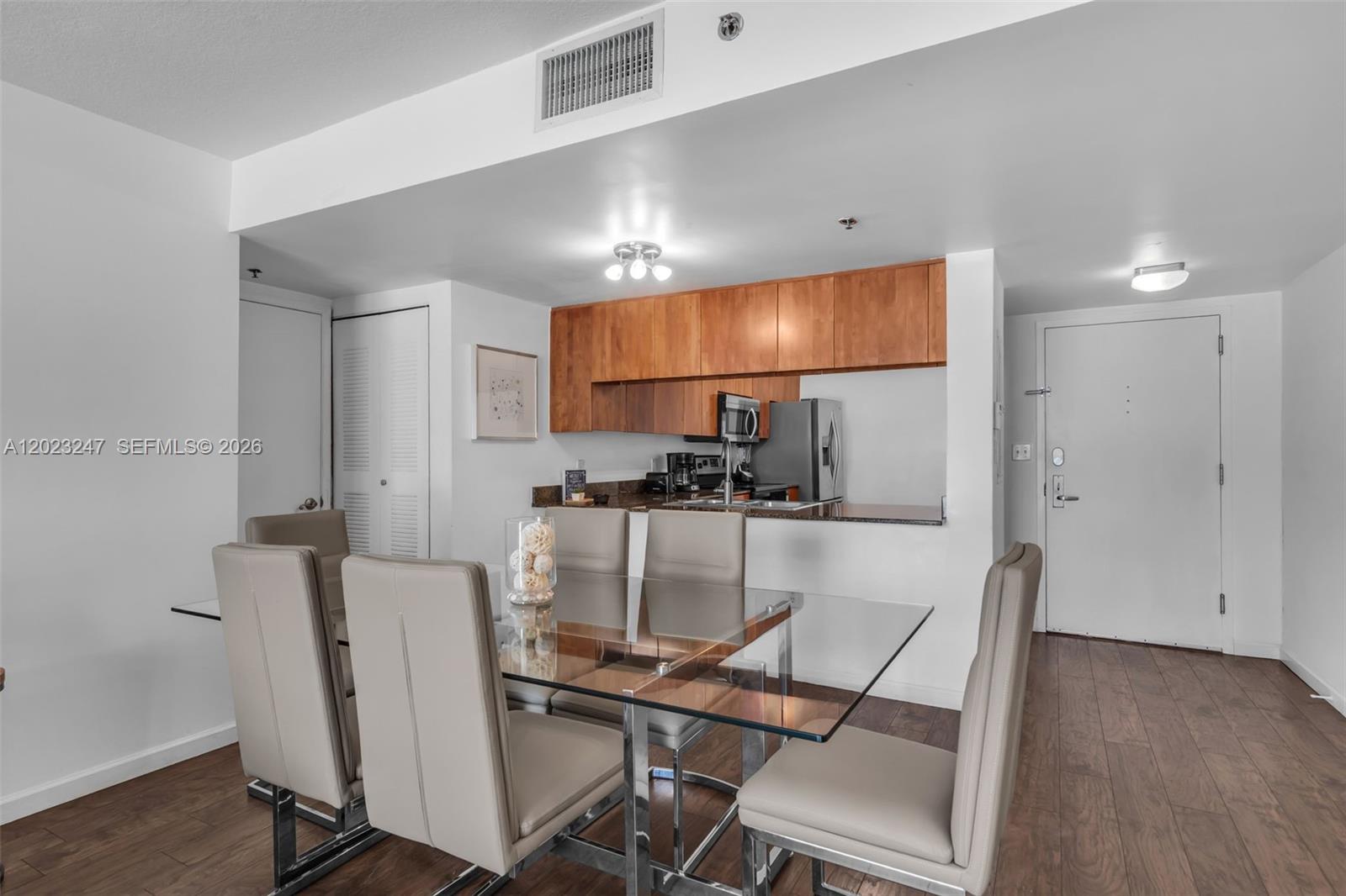 1200 Brickell Bay Dr #2915, Miami FL 33131