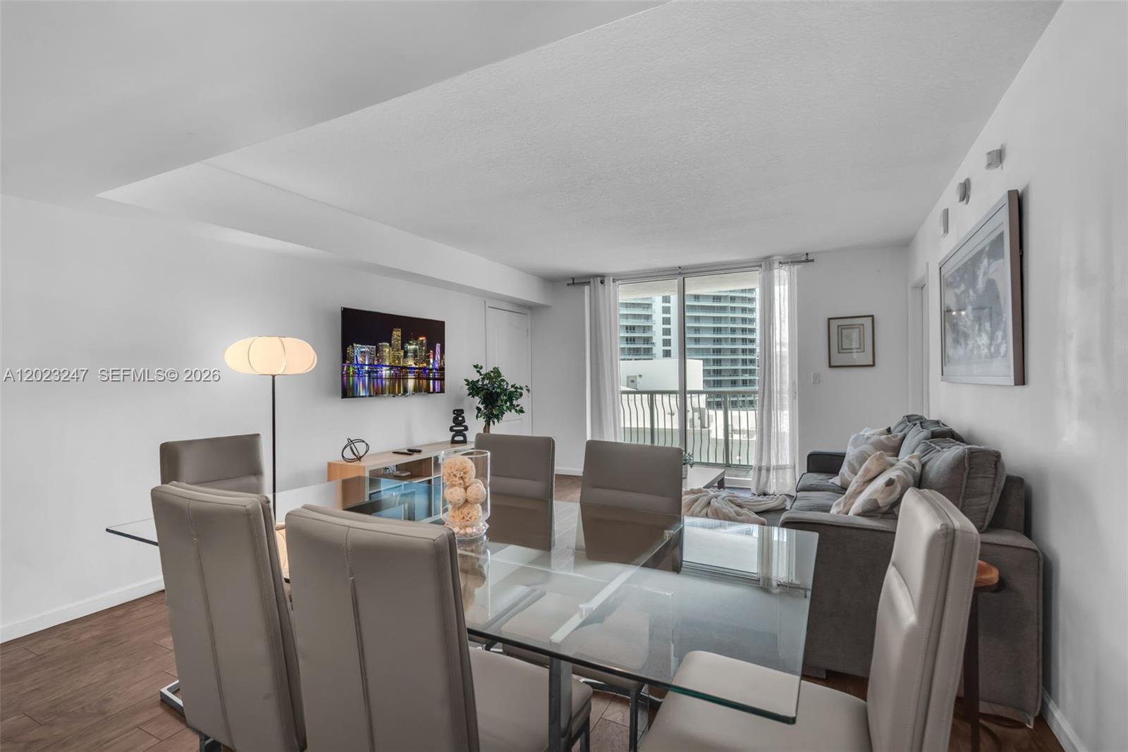 1200 Brickell Bay Dr #2915, Miami FL 33131