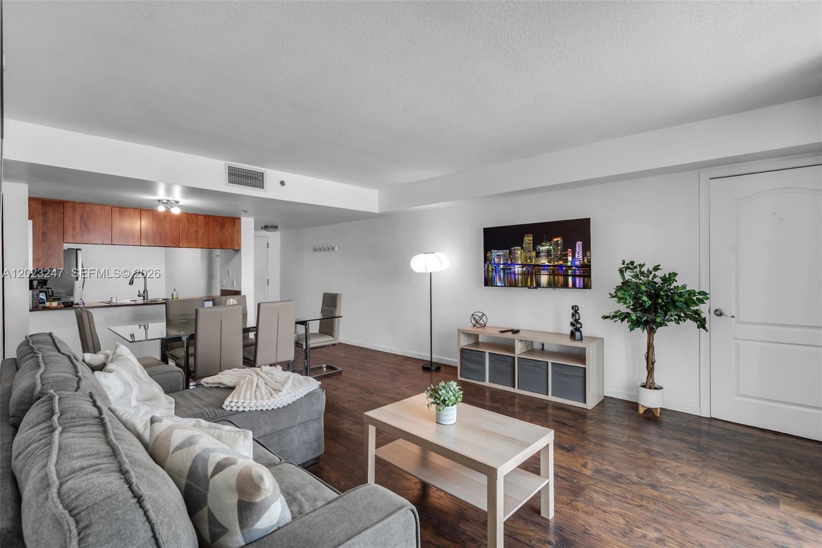 1200 Brickell Bay Dr #2915, Miami FL 33131