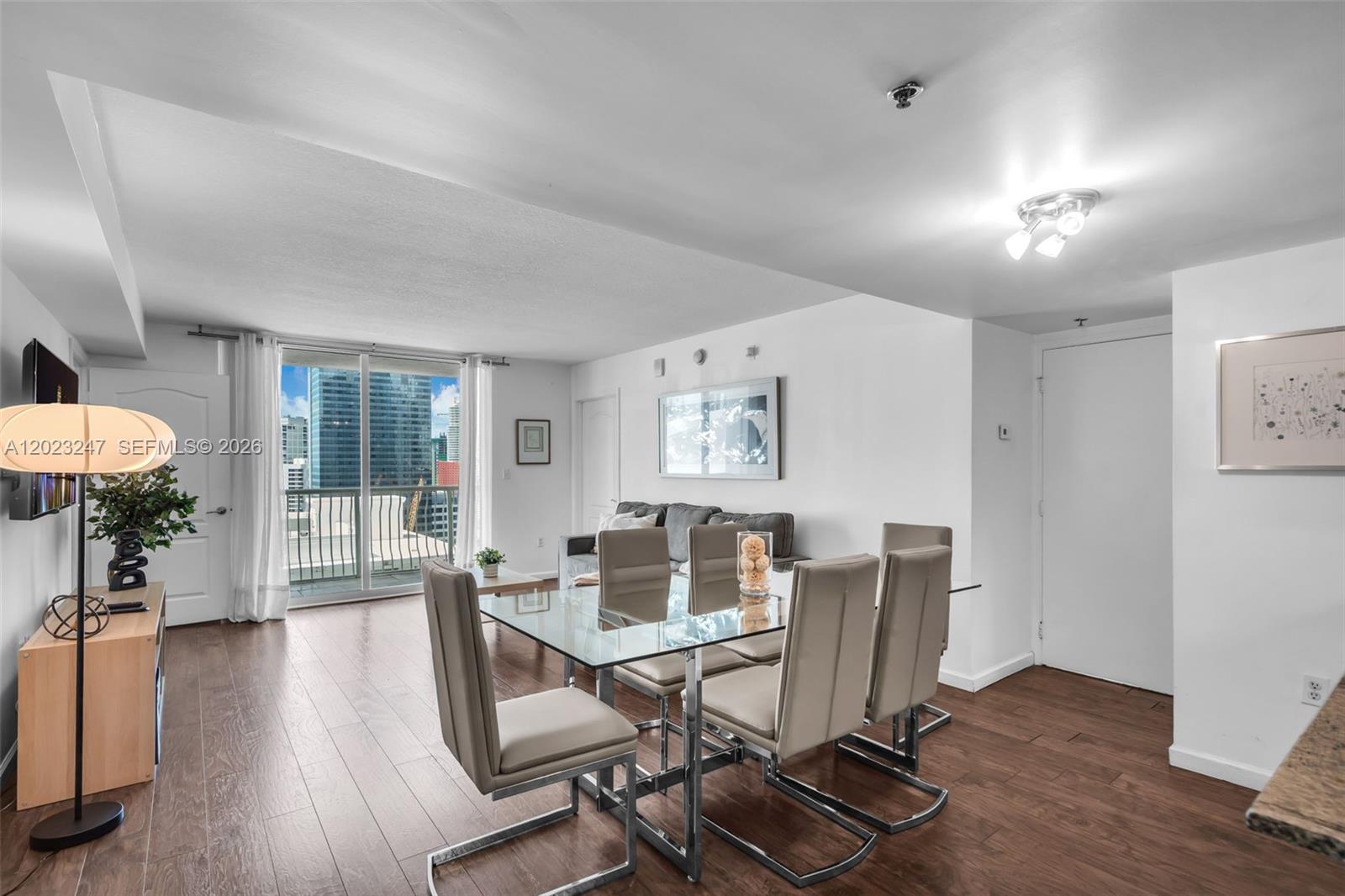 1200 Brickell Bay Dr #2915, Miami FL 33131