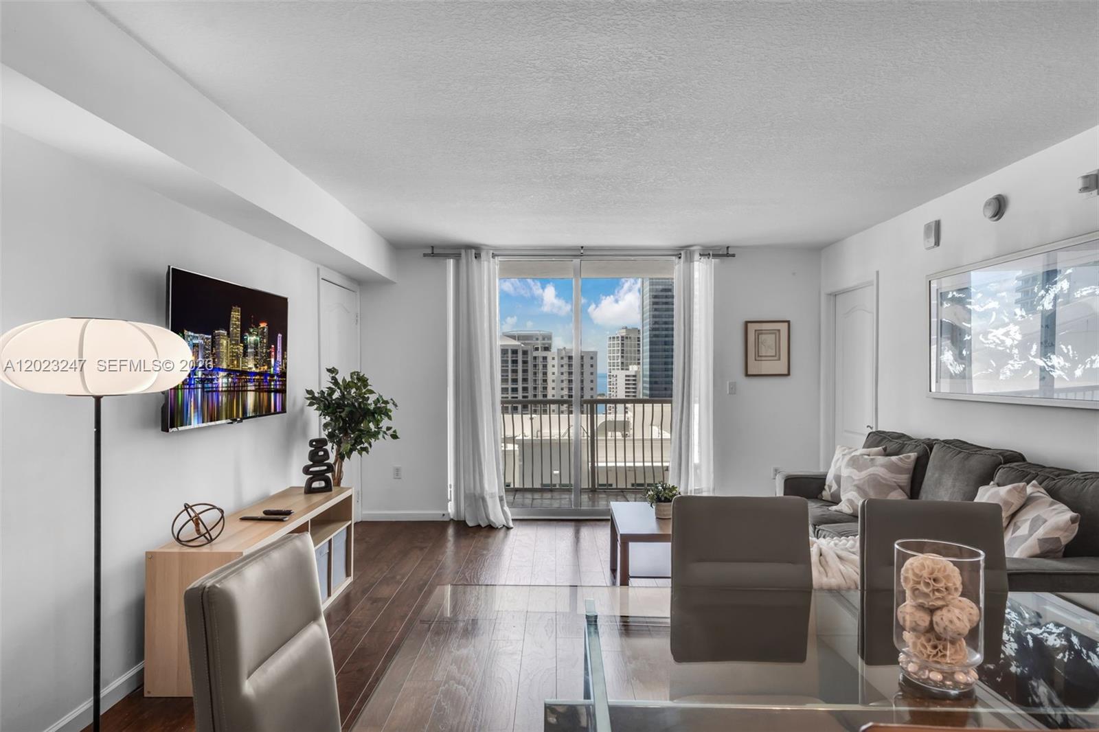 1200 Brickell Bay Dr #2915, Miami FL 33131