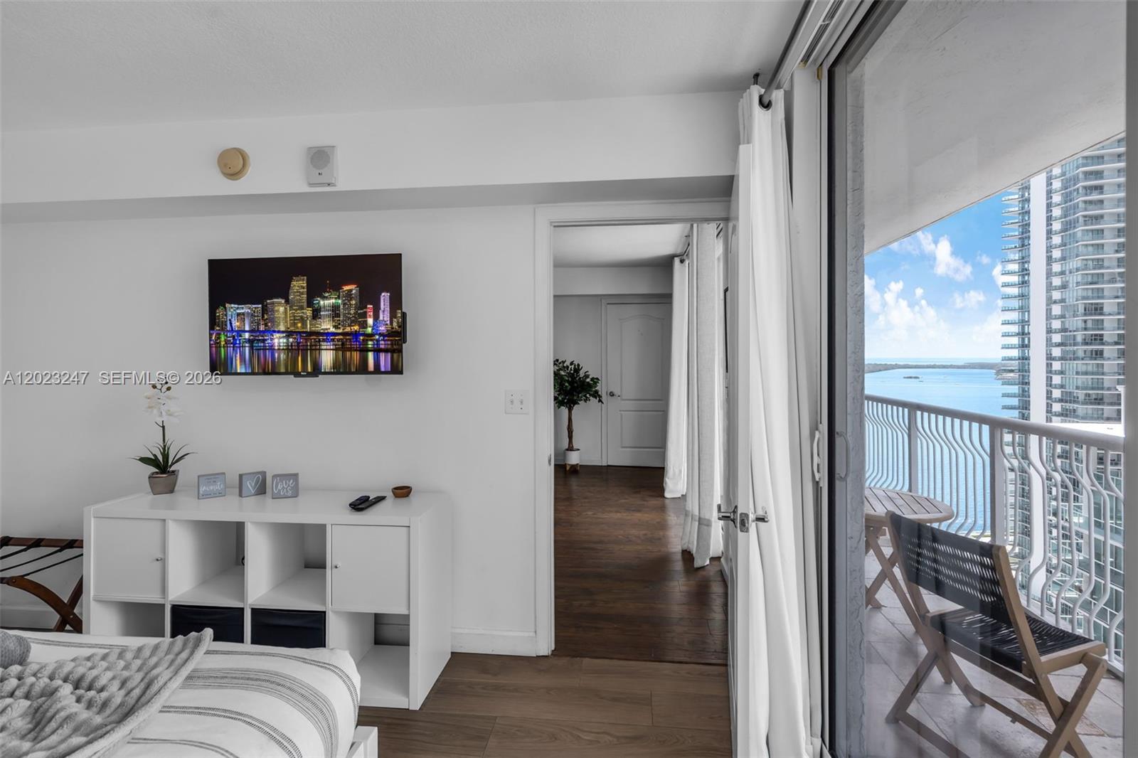 1200 Brickell Bay Dr #2915, Miami FL 33131
