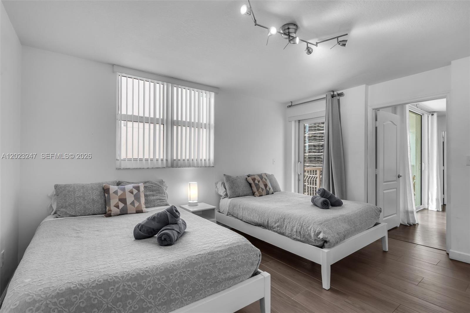 1200 Brickell Bay Dr #2915, Miami FL 33131