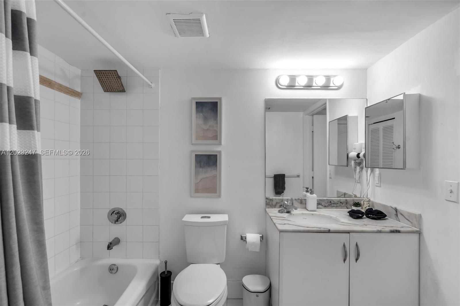 1200 Brickell Bay Dr #2915, Miami FL 33131