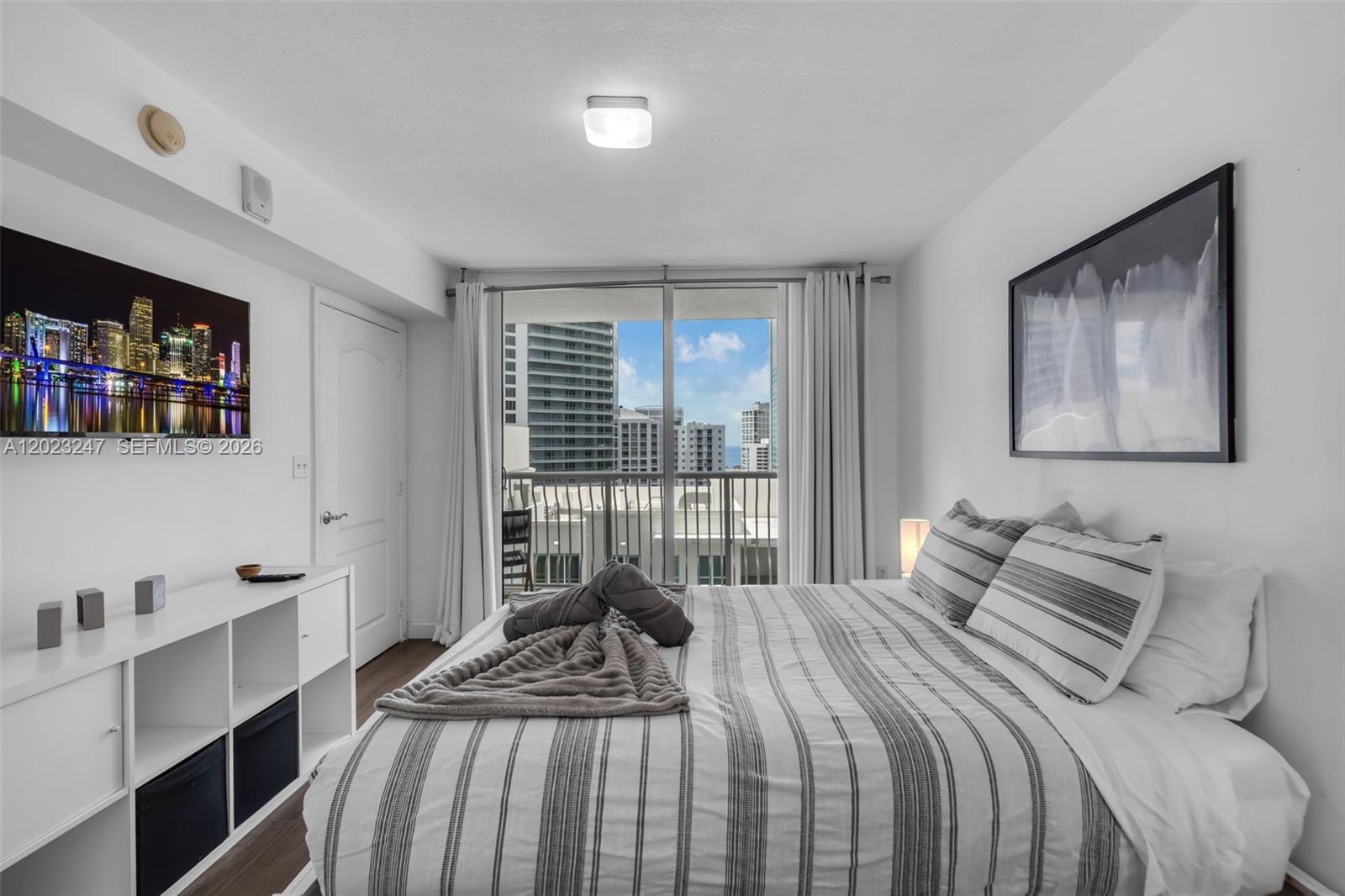 1200 Brickell Bay Dr #2915, Miami FL 33131