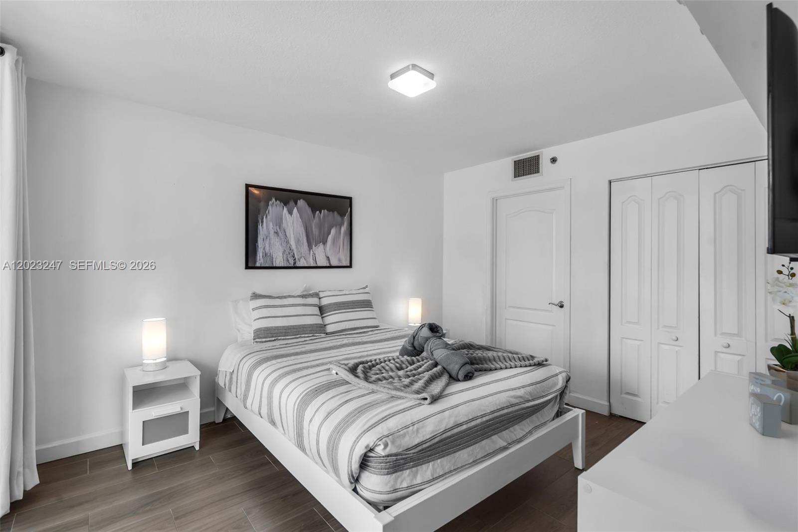 1200 Brickell Bay Dr #2915, Miami FL 33131