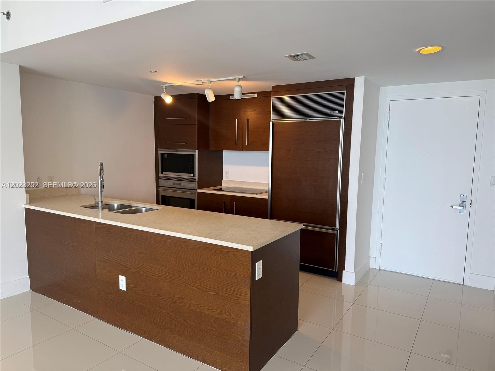 465 Brickell Ave #3906, Miami FL 33131