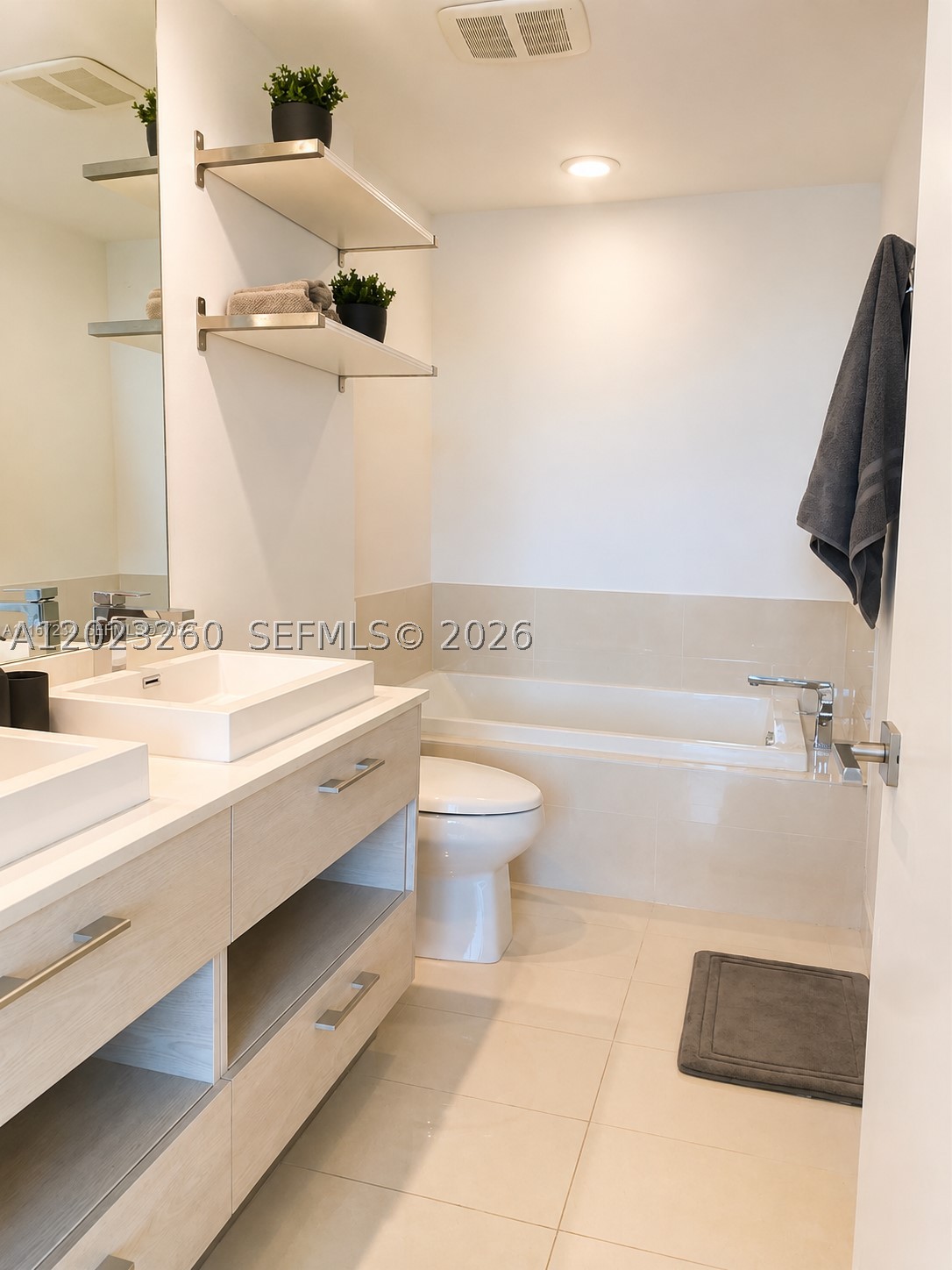 45 SW 9th St #2908, Miami FL 33130